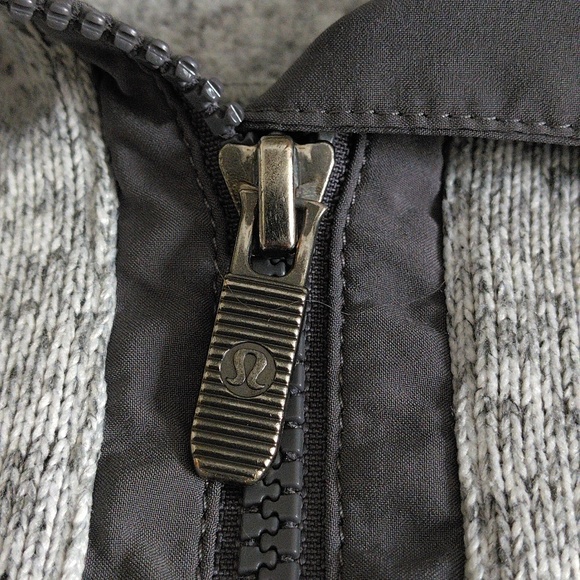 Lululemon Size 8 Grey Full Zip Knit Jacket *Flaw - Picture 3 of 16